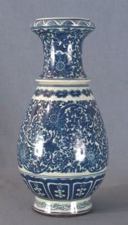 Vaso chino blanco y azul