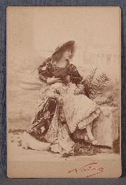 Sarah Bernhardt, Cabinet Portrait realizado por Nadar en la obra Gismonda