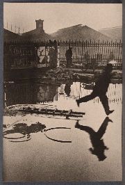HENRI CARTIER BRESSON, Gare Saint Lazare, fotografia, tiraje posterior del negativo original, sello del autor al dorso
