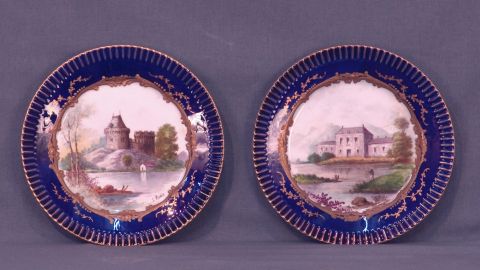 Platos de porcelana con castillos Sevres