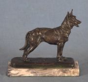 Illiers: Perro de bronce