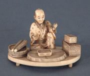 Personaje sentado, figura tallada Japonesa, (falta patita)