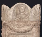 Urna funeraria romana, siglos I - II d.C. Mrmol.