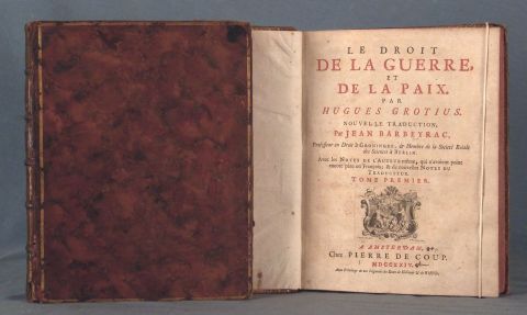GROTIUS, Hugues: Le droit de la guerre et de la paizx, Amsterdam, 1724. 2 Vol.