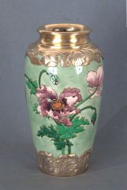 Larock Vaso de Sevres firmado, con decoracin floral. Averas.