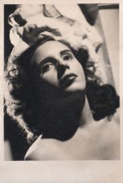 Evita, fotografiada por Anne Marie Heinrich, año 1943/44.