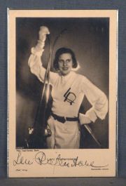 Leni Riefenstahl, tarjeta postal fotográfica de los años 30, firmada. Artista y directora de cine aleman, contratada por