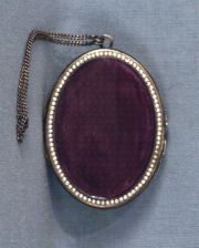 Relicario oval, esmalte violeta