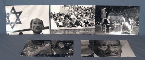 FOTOGRAFIA. SADAT, Anwar El. 6 Fotografías tomadas durante el acto en que fue asesinado 6/10/1981.. y otras