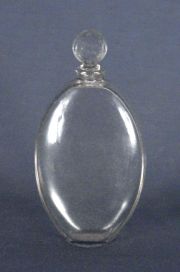 Lalique, Frasco de perfume. Tapn cachado.