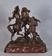 Cruzado atacando a un moro, escultura bronce