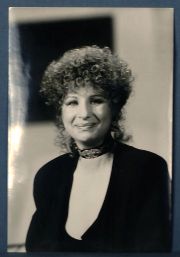 Barbra Streisand, foto 26 x 18 cm. Año 1984