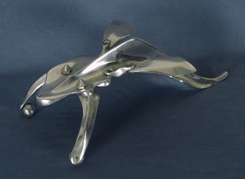 Escardo, Daniel. Insecto pez, escultura de aluminio.