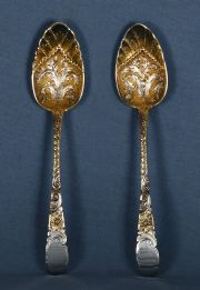 Cucharas de plata inglesa vermeille, decoración vegetal. Platero John Power 1806