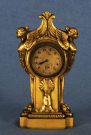 Reloj pequeño de bronce doraod con esfinges (41)