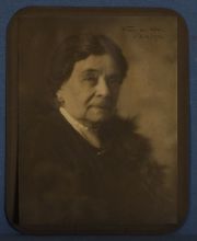 Van Riel, Franz, Retrato femenino, foto firmada y fechada. 1915