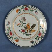 Platos distintos porcelana china, con aves y flores.