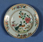 Platos distintos porcelana china, con aves y flores.