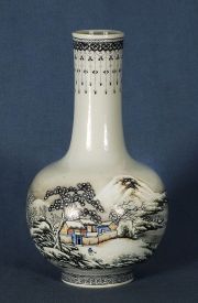 Jarrn chino realizado en porcelana blanca