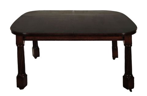 Juego de comedor: mesa,(2 tablas) aparador, trinchante, 8 sillas y 2 sillones de la Casa Mapple