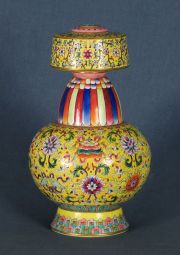 Vaso de porcelana china, cuello con ptalos de cuatro colores