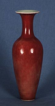 Vaso chino, de porcelana ocre jaspeado