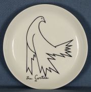 COCTEAU, Jean. Paloma, plato de porcelana decorado firmado Jean Cocteau, al dorso Editions