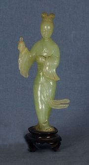 Dama, figura de jade con base