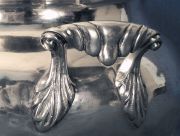 Sopera oval plata colonial, patas de garra. S XVIII.