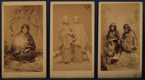Albúminas, Indios Araucanos: Pareja c/ vestimenta típica, Dos niños con bebe c/ vestimenta típica y vieja india. c. 1865