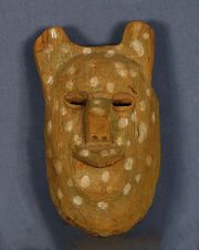 Mascara Chane, Zoomorfa, de palo borracho, h: 26 cm. Hacia 1950