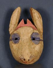 Mascara Chane, Liebre, de palo borracho, h: 32 cm. Hacia 1930/40
