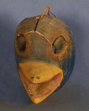 Mascara Chane, Ave, de palo borraacho, h: 30,5 cm. Hacia 1930/40