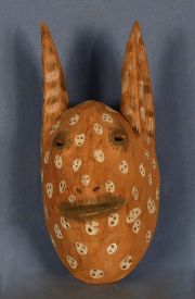 Mascara Chane, Liebre, de palo borracho, h: 39,5 cm. Hacia 1930/40.