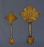 Adornos etíopes en bronce calado dos tamaños (2)