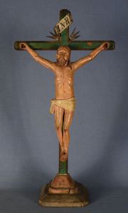 Crucifijo, talla correntina de madera tallada. Alto: 65 cm.