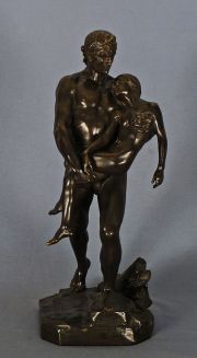 Mombur, Jean Ossaye, Rescate de un joven , escultura de bronce.  Alto 50 cm.