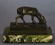 BARYE, Antoine L. Ciervos, escultura de bronce fda. Base mide: 10,5 x 5,5 cm.