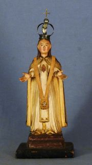 Virgen del Carmen con corona, talla manto beige. Col. J.C. Colombano