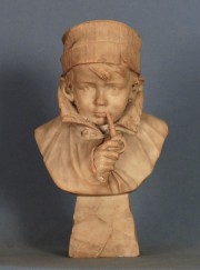 SCHEGGI, Ottavio. Niño con pipa, escultura de mármol tallado.