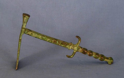 Hachuela de bronce patinado IndIa S XV - XVIII
