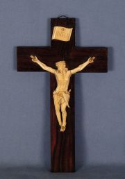 Cristo de marfil, cruz de ebano de macasar.