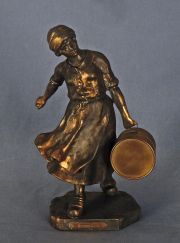 Mujer con tambor, escultura.