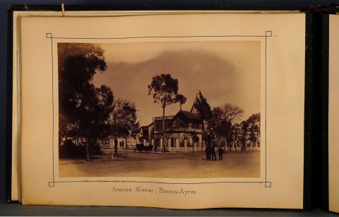 ALBUM de fotografías albúminas circa 1890 de Buenos Aires, Villa Mercedes, San Luis, Mendoza, Santa Fé de aprox. 15 x 23