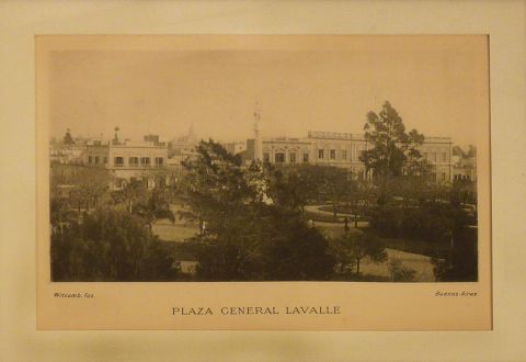 FOTO WITCOMB. Plaza General Lavalle. Fototipia año 1889. Enmarcada.