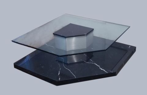Mesa centro cuadrada en chanfle, diseño, tapa de vidrio ahumado con base de mármol negro .