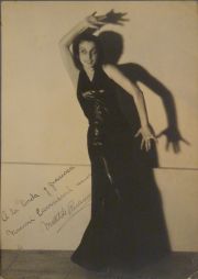 ANNEMARIE HEINRICH. Fotografía de la Bailarina del Teatro Colon Matilde Ruanova, firmada por la estrella frl Ballet y