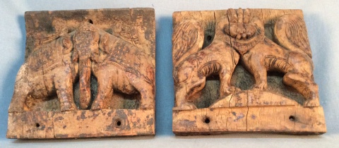 Dos Retablos tallados, elefantes y leones -452-