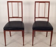 Dos sillas estilo inglés tapizado negro. -45-