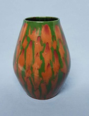 Vaso globular, cerámica verde y marrón. -13-